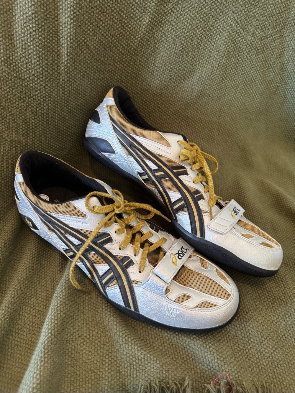 ASICS Men's Cyber Throw Shoes White, Gold & Black